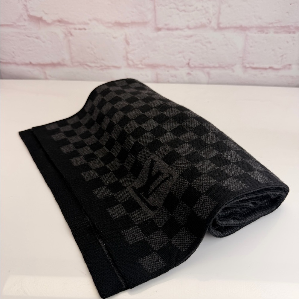 LOUIS VUITTON Black Petit Damier Wool Scarf